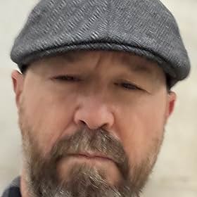 Go to Robert Wahlberg